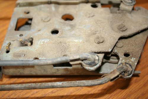 1971-72-1973 Mustang Door latch/lock right passe. convertible w/ rods bolts clip - Picture 6 of 8