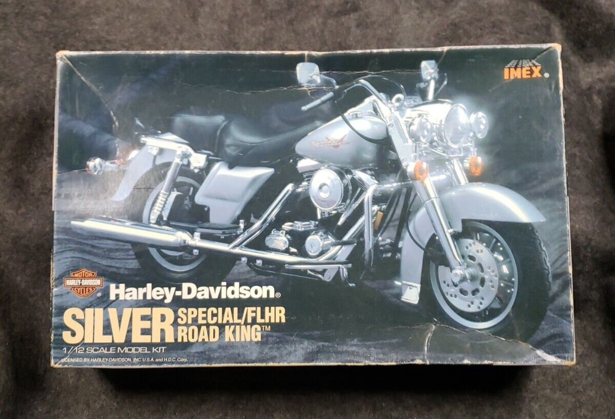 IMEX Harley-Davidson SILVER SPECIAL / FLHR Road King 1:12