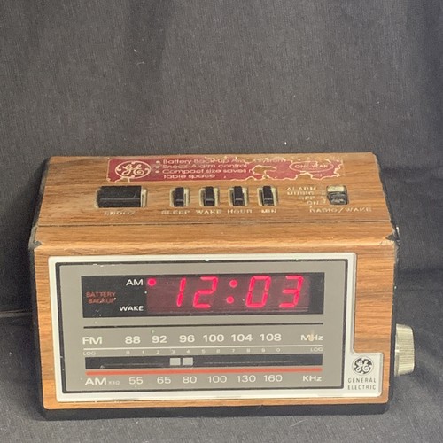 Vintage General Electric GE, AM FM Radio Alarm Clock Model 7-4601A TESTED WORKS - Picture 2 of 6