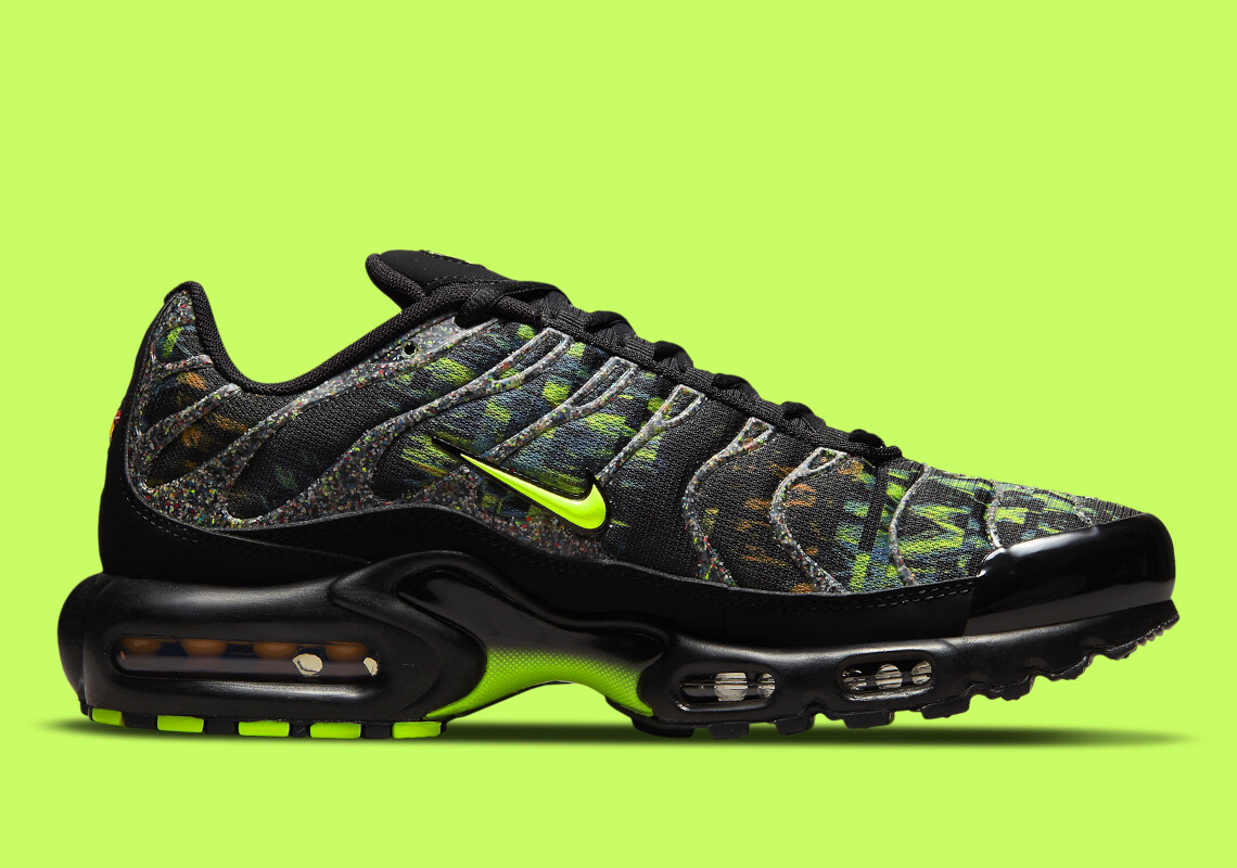 Nike Air Max Plus Sustainable Black Volt Size 13 DM9594-001 BLACK