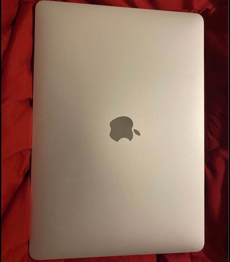 2020 macbook pro 13 256gb barley used . Bought for school no 2020 macbook pro 13 256gb barley used . Bought for school no