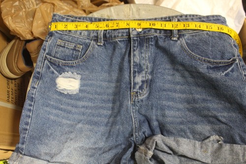 Women's Cut Off Jeans Size XL - Picture 2 of 7