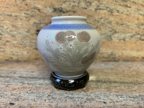 Lladro Little Jug with Flowers Vase #1221 Retired / Limited Edition Collectible - Picture 2 of 5