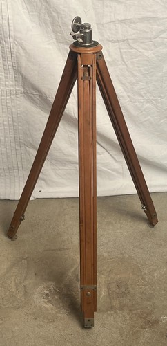Altes Kamera-Stativ aus Holz ca. 50cm D.R.G.M. , aufklappbar auf 1m