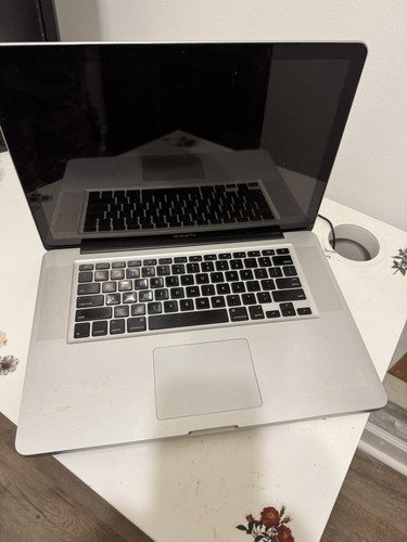 MacBook Pro 2008 15 Inch - Picture 3 of 7