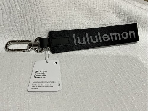 Llavero Lululemon Nunca Perdido - Negro/Blanco Nuevo en Paquete 1.7" x 12" - Imagen 8 de 10