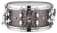 Gehämmerte 14"x6,5" "Persuader" Snare Drum von Mapex aus der Black Panther Serie