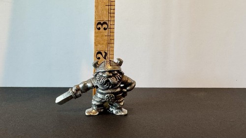 Tinn-Per Norwegen Zinn Miniatur Wikinger Mann mit Schwert und Helm 1,75" groß - Bild 8 von 8
