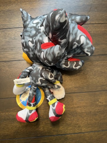 Juguete de peluche Shadow the Hedgehog camuflaje Sonic Sega etiqueta coleccionable - Imagen 3 de 3