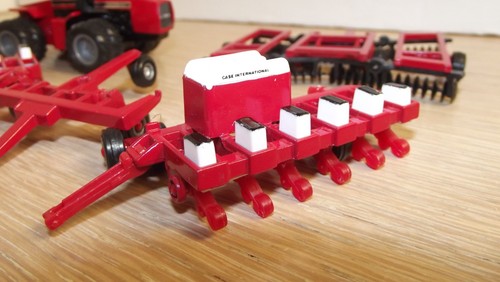 1/64 Case IH 9250 4WD Tractor w/Implement Set, ERTL 4446 Loose - Picture 8 of 20