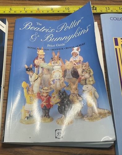 6 Price Guide Books, Pens, Tins, Bottles & Pot Lids Jewelry Poole Beatrix Potter - Picture 17 of 20