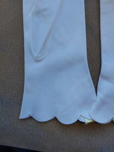 Vintage NWT Crescendoe White Cotton Scalloped Gloves Size A 6-6 1/2 - Picture 10 of 13