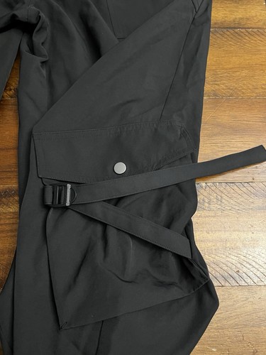 Neu mit Etikett Halara Cargohose mit Gürtel mittelhoher Bund mehrere Taschen weites Bein schwarz Größe Large - Bild 3 von 11