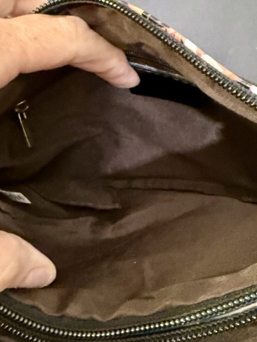 Michelle Obama Small Patented Leather Purse Crossbody Color Media Photos New - Picture 6 of 14