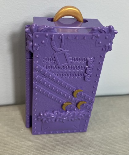 Monster High Clawdeen Wolf Scaris City of Fright  Purple Suitcase - Imagen 4 de 6