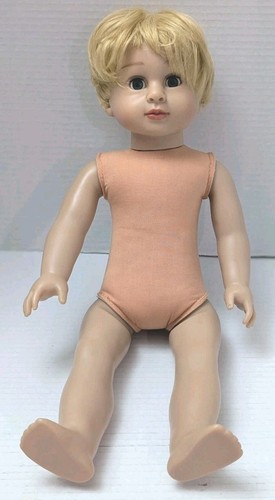 American Fashion World Boy Doll CADEN 18" maschio vinile capelli biondi occhi azzurri - Foto 2 di 4