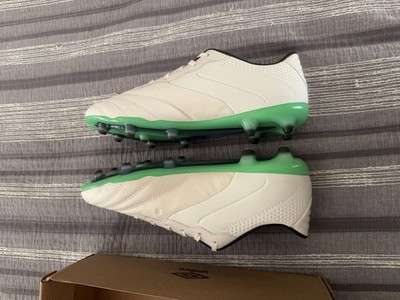 Umbro Tocco III Pro FG Soccer Cleats White/Black/Andean  display picture 3