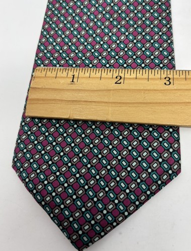 Corbata de cuello Whitcomb & Keith 56" x 3 1/2" puntos/rayas geométricas rojo blanco verde - Imagen 5 de 6