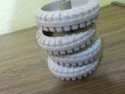 vintage louis marx co set of 4 tires - Imagen 6 de 10