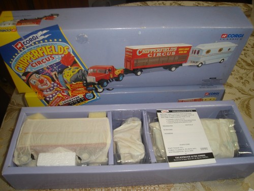 CORGI CLASSICS BEDFORD O ARTICULATED TRUCK CHIPPERFIELDS CIRCUS 97303 1:50