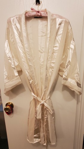 Kristine Tyler Intimates Silver ShinyThread Negligee Robe - Picture 2 of 3