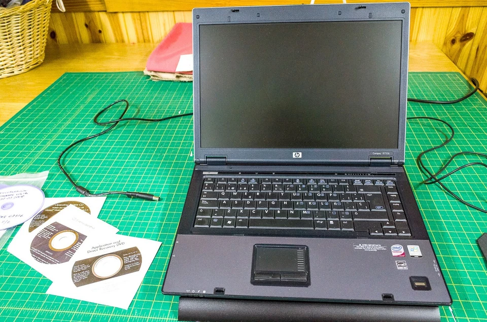 HP Compaq 6710b Core 2 Duo T8100 2.1Ghz - 4GB - 400GB SSD - Imagen 4 de 4