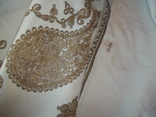 Antigua capa victoriana de fieltro de lana marfil metálico dorado bordado diseño cachemir - Imagen 9 de 16