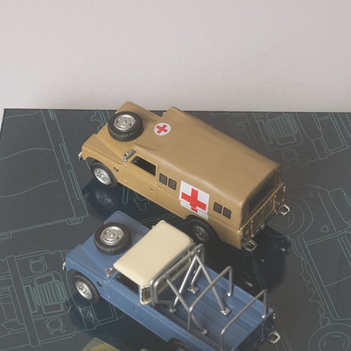 Cararama Hongwell M&S, 1971 Series 3 Land Rover, Triple Pack, 1/72, Red Cross - Picture 16 of 24
