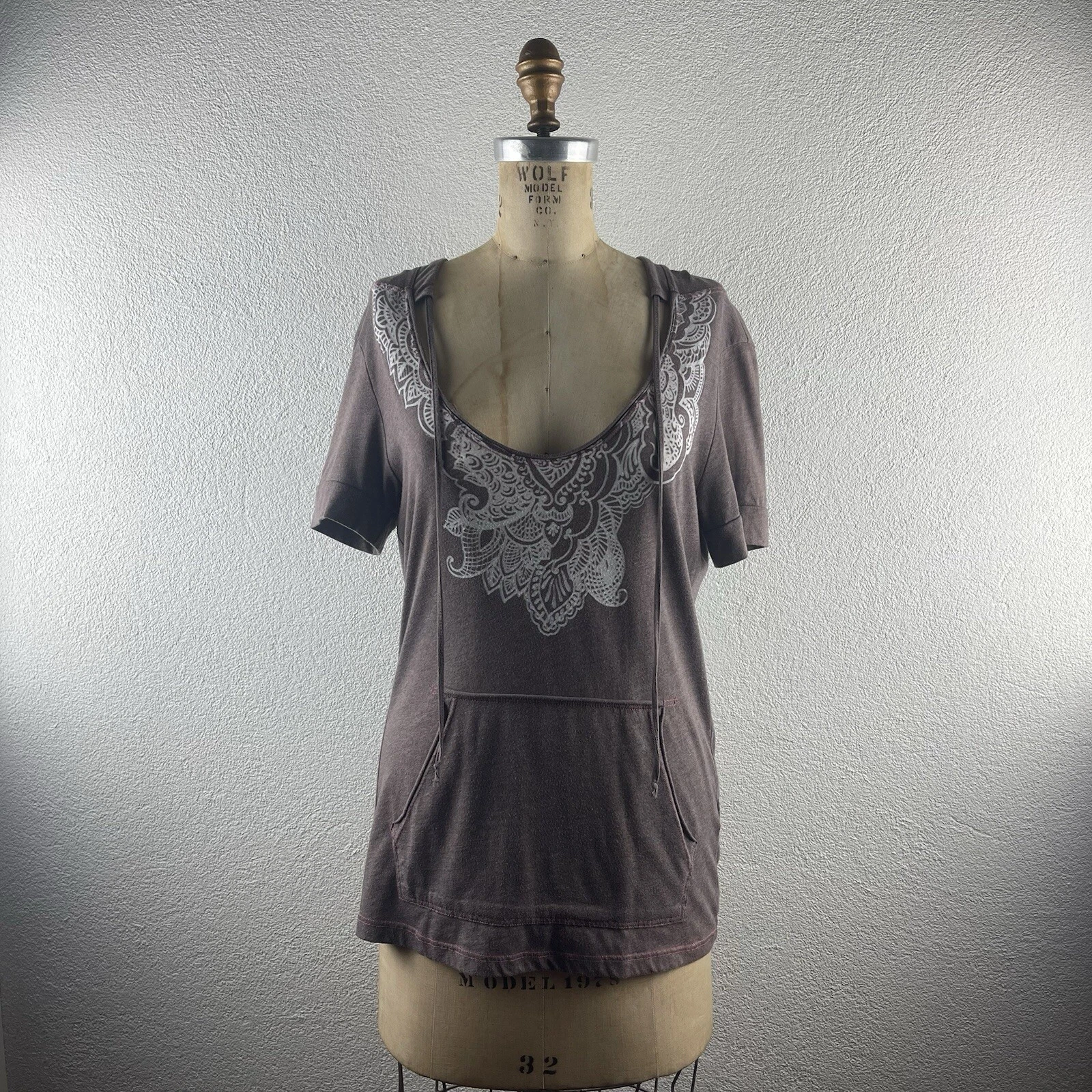 Free People l M Graphic Paisley Mandala Plunge Neck Pouch Pocket Hoodie Pullover
Opens in a new wind