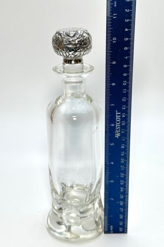 Stylish Clear Decanter with Sterling Silver Monogramed Stopper - Picture 3 of 14