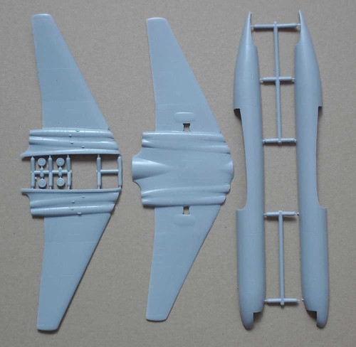 Amodel 1448 De Havilland D.H. Comet 4B, 1/144 scale plastic model kit - Picture 5 of 12