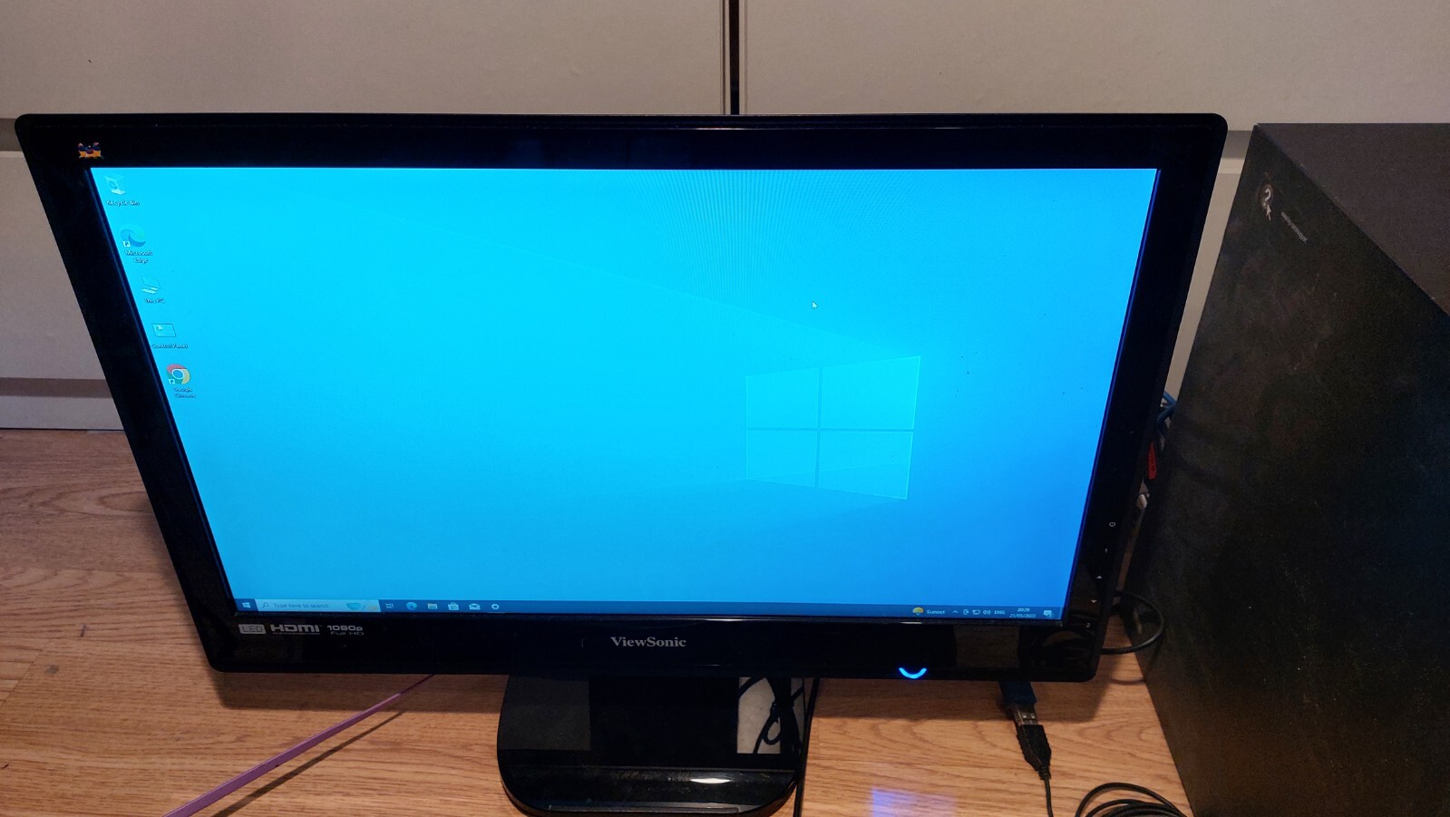 HP COMPAQ desktop PC with ViewSonic 22 HD inch monitor - Picture 2 of 20
