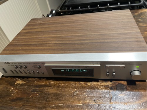 AKAI FM AM Stereo Digital Synthesizer Tuner AT-V04 *powers-on *wood panels