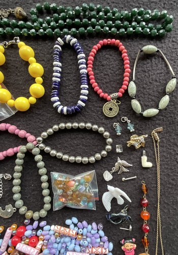 COSTUME JEWELLERY - Vintage Necklaces, Beads, Pendants, etc. - Picture 15 of 16