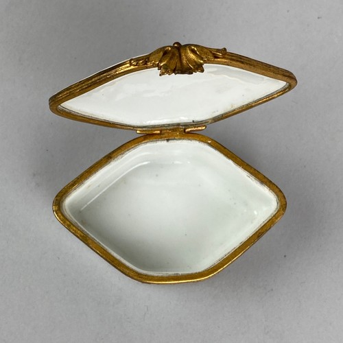 Vintage Limoges France Porcelain White and Gold Color Trim Trinket Box - Picture 7 of 9
