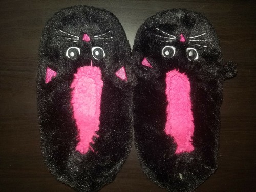 Youth Kids Slide On Slippers With Gripper Bottom Wolf Or Kitty You Choose Size 7 - Picture 8 of 19
