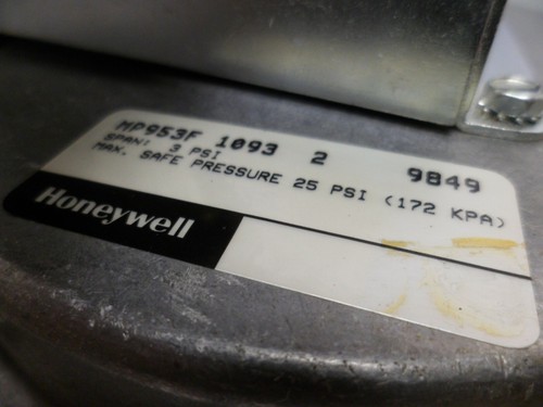 HONEYWELL MP953F1093 PNEUMATIC VALVE ACTUATOR W/YOKE ASSEMBLY SPAN 3 PSI NOS   - Picture 5 of 11