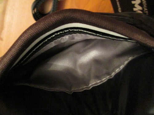 HEDGREN Cocoon, SNUG padded, black wet look, covert xbody belt bag RRP119 BNWT - Picture 7 of 12