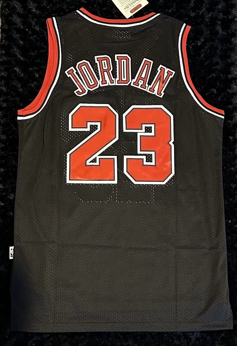 Nueva con etiquetas camiseta negra de los Chicago Bulls 23 grande de Michael Jordan 23