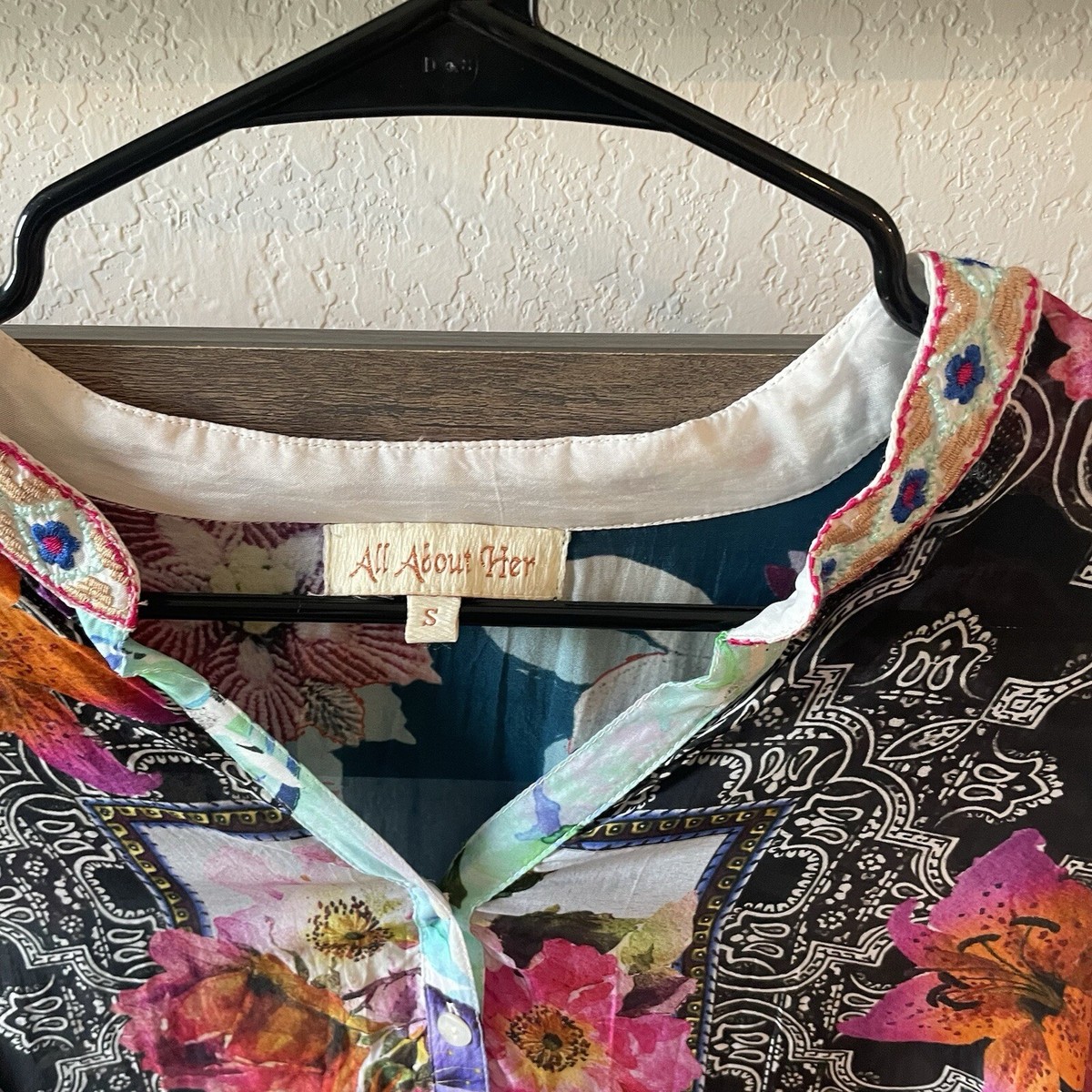 All About Her Floral Tunic Boho Blouse Top Embroidered Neckline EUC Size S View 3