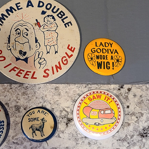 Vintage Lot of 10 Miscellaneous Pin Pinback Buttons (Lot 18) - Bild 7 von 7