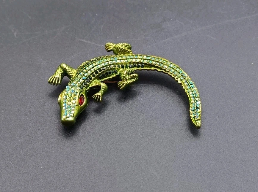 New Betsey Johnson Rhinestone Green Alligator Gator Crocodile Pin Brooch - Image 3 of 4