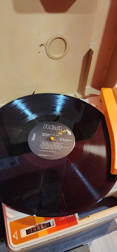 Vintage 1978 Fisher Price Vinyl Plattenspieler 825 hellbraun Gehäuse orange Akzent - Bild 2 von 21