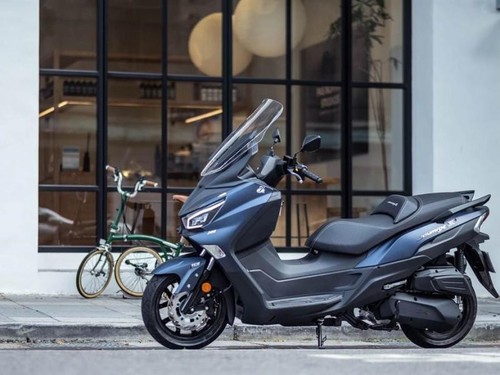 Sym Joymax Z+ 300cc Maxi Scooter | Best Scooter | 2023| Easy to ride |Afforda... - Picture 7 of 18
