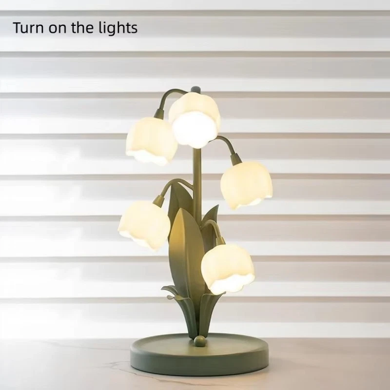 Lámpara de mesa floral vintage - Luz de mesita de noche de 5 lirios Foto 2 de 4