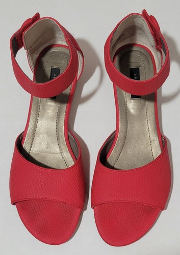 Array Sandals Womens 7 Medium Red Ankle Strap 1" Low Heel Wedge Open Toe Casual - Picture 2 of 14