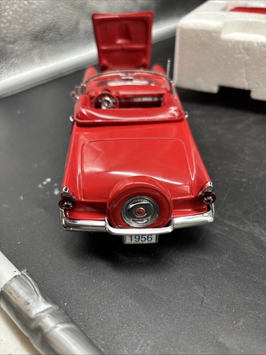 1956 Ford Thunderbird Danbury Mint 1:24 Diecast Car NIB Red Collectible - Picture 12 of 14