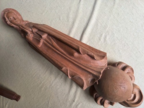 Virgen mayor, bellamente tallada para colgar en la pared - Imagen 1 de 7