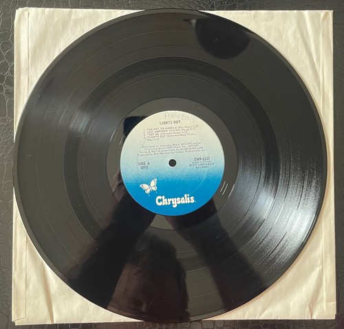 UFO Lights Out Too Hot To Handle & Love’s Alone Again Or VG/VG+ LP CHR-1127 - Picture 5 of 8