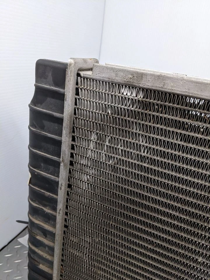 Radiador 8-350 con enfriador de aceite de motor compatible con 94-96 Fleetwood 1144061 Foto 4 de 4